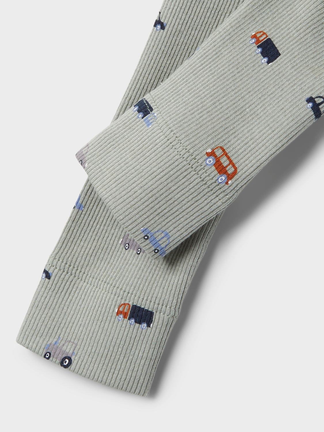 model_shot-front_full